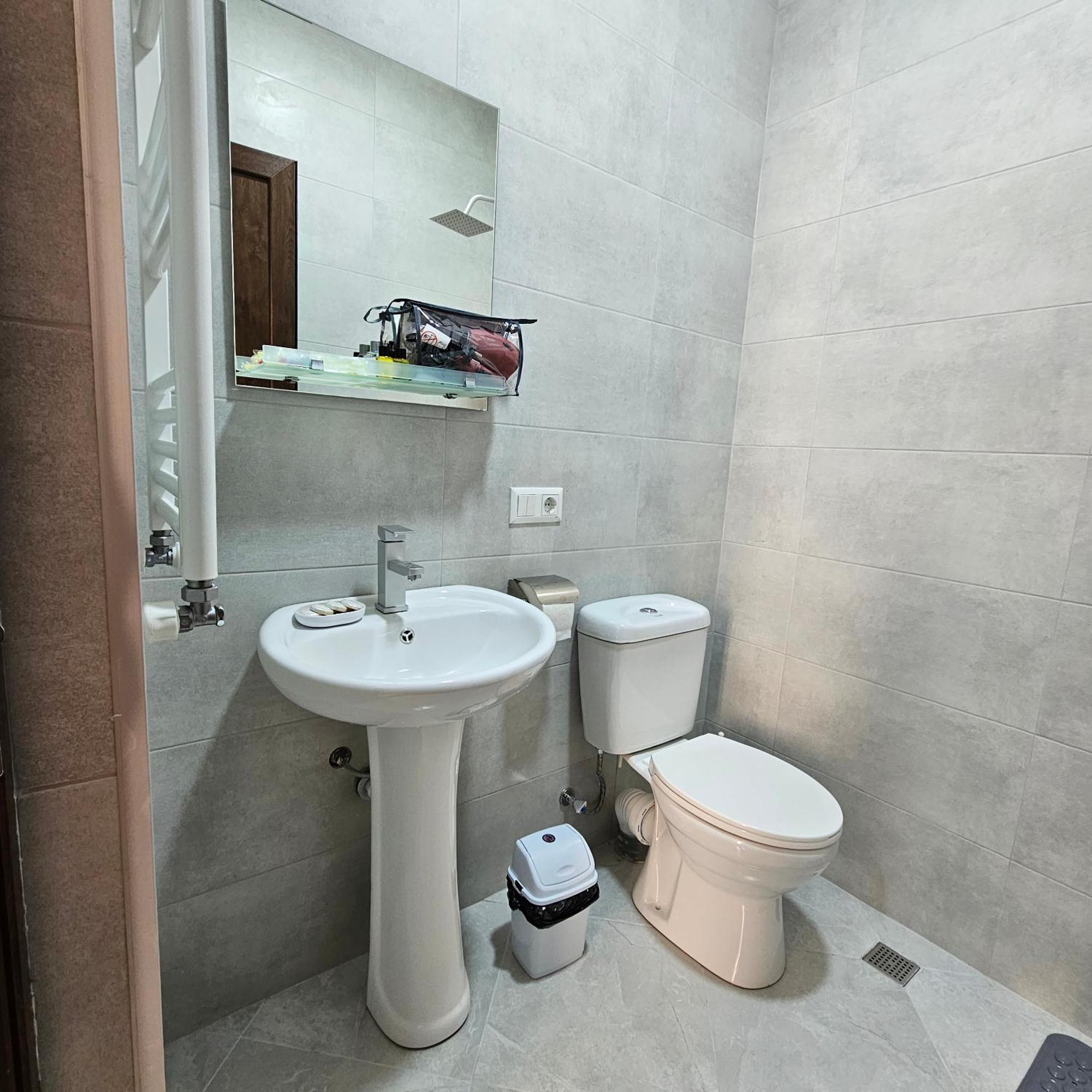 Hotel Memory Basket Kutaisi Zewnętrze zdjęcie
